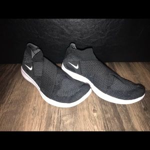 Nike Free Run Motion Flyknit Tennis Shoes